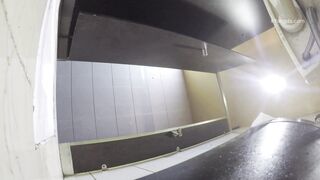 KTV酒吧廁拍 後拍顏值還不錯的美女尿尿