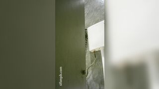 高級辦公大樓廁拍網紅美女