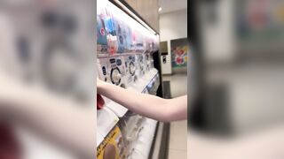 漂亮學妹極度反差是個露出癖 喝尿野戰-06