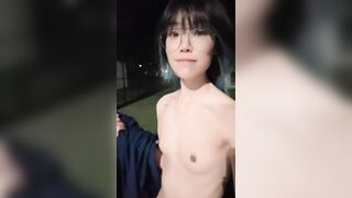 漂亮學妹極度反差是個露出癖 喝尿野戰-07