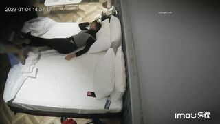 酒店偷拍 吊帶裙少婦約炮帥哥開房偷情被幹到啊啊叫