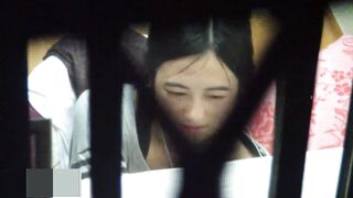 房東窗外偷拍美女租客的私密生活