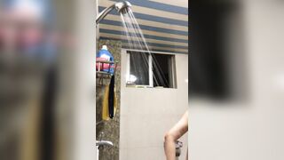 騷妹洗澡自慰忘情享受