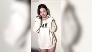 台灣短髮反差女神【Zhen禎】adid866882自慰露臉性愛，吃肉棒的樣子特別銷魂-07