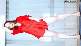 白皙溫柔御姐【西子】大尺度，情趣全裸裸舞，陰毛特別性感-06